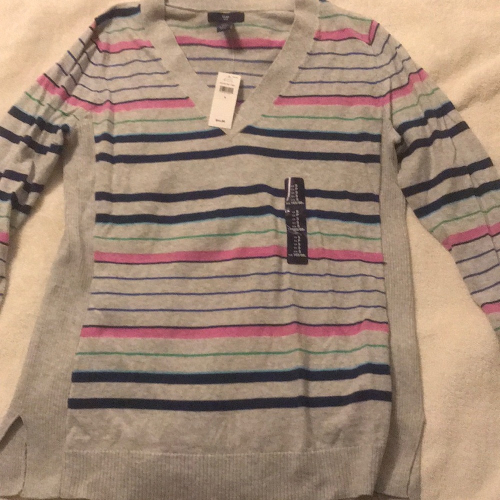 NEW GAP V Neck sweater